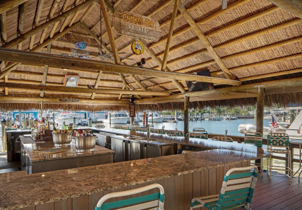 Cove Inn On Naples Bay Екстериор снимка